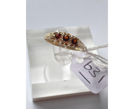 Vintage 9ct 3 stone garnet ring, size R