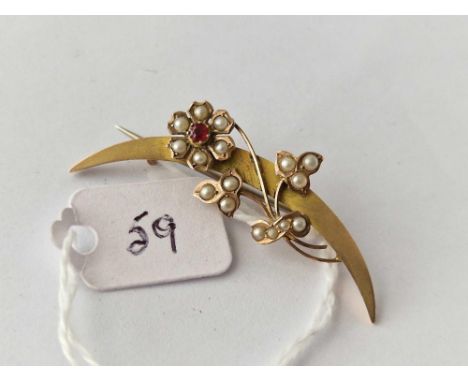 A Edwardian ruby and pearl crescent brooch Birmingham 1901 9ct 2.7 gms