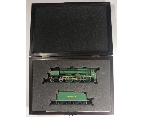 Bachmann 'OO' gauge Limited Edition 4-6-0 Class LN Lord Nelson '850' (SR) Green locomotive and tender, with certificate and f