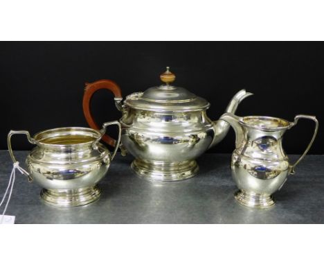 A three piece Epns tea set comprising teapot, twin handled sugar bowl and a milk jug, (3) 