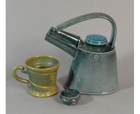 WALTER KEELER (born 1942); a stoneware 'oil can' teapot (with spare lid), and a mug with incised decoration, impressed mark t