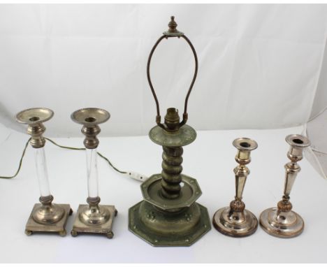 A vintage metal table lamp with twisted stem support and two pairs of silver-plated candlesticks (5).