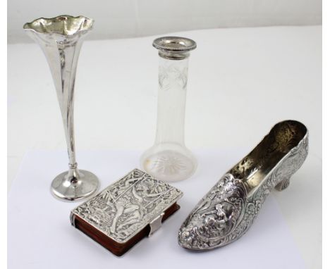 A small group of silver items to include a Hanau silver ladies' shoe with Continental marks to the heel, London 1895 import m