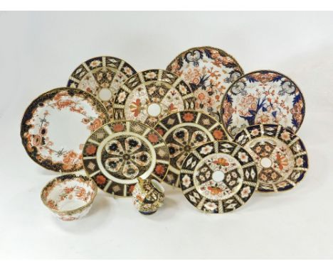 ROYAL CROWN DERBY Eleven pieces of Royal Crown Derby, of varying patterns, the Imari plates ranging from 16cm to 22.5cm. Vari