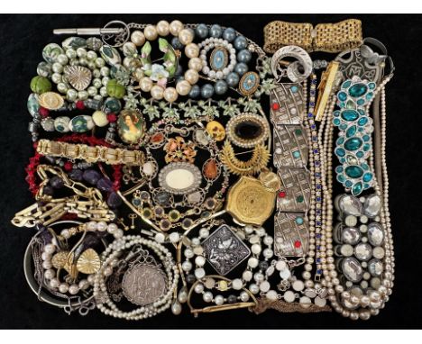 Collection Of Vintage Costume Jewellery - To Include Brooches, Earrings, Necklaces bangles, gilt necklace, beads, brooches, p