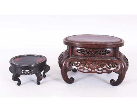 A GOOD QUALITY 19TH CENTURY CHINESE OVAL HARDWOOD STAND, on scroll feet, the frieze carved and pierced with formal lotus, 8.2