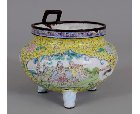 AN UNUSUAL 18TH/19TH CENTURY CHINESE YELLOW GROUND CANTON ENAMEL TRIPOD CENSER, decorated with ruyi bordered panels of Immort