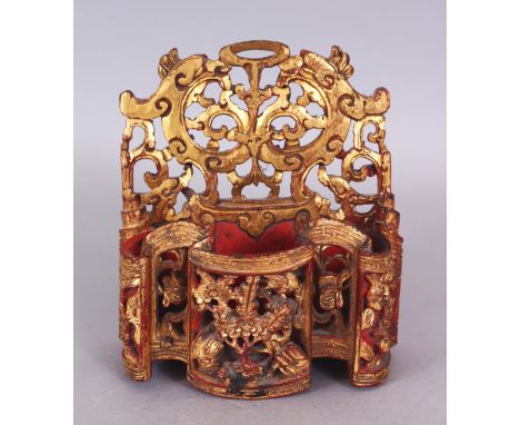 A GOOD QUALITY 19TH/20TH CENTURY CHINESE CARVED &amp; PIERCED GILT WOOD WALL POCKET, decorated with scroll work, lingzhi and 
