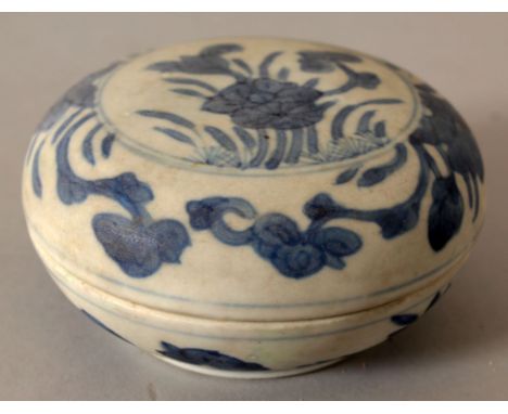 A CHINESE KANGXI PERIOD BLUE &amp; WHITE SHIPWRECK PORCELAIN BOX &amp; COVER, circa 1700, the slightly domed cover painted wi