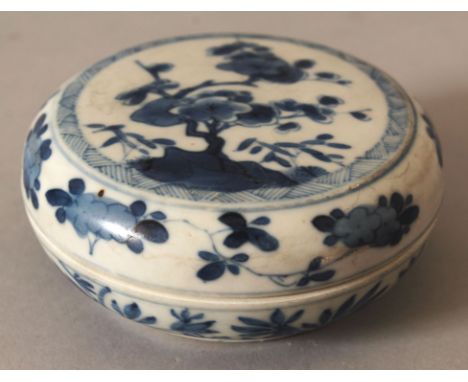 A CHINESE KANGXI PERIOD BLUE &amp; WHITE SHIPWRECK PORCELAIN BOX &amp; COVER, circa 1700, the cover painted with a circular p