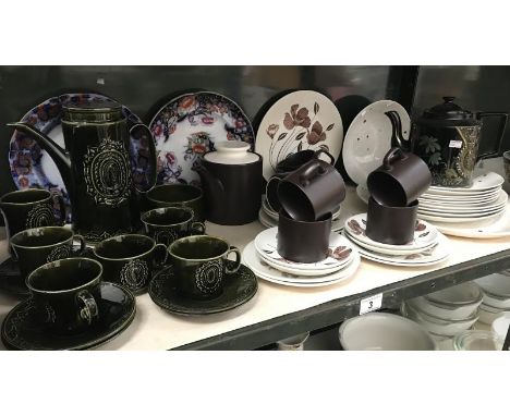 A mixed lot of tea and dinnerware including J & G Meakin and Barratts