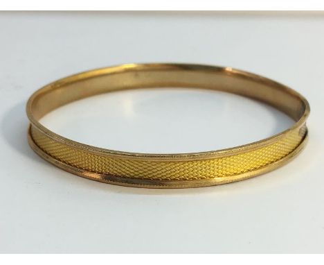 A 9ct gold bangle (13 grams)