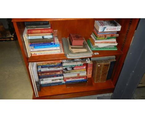 A large quantity of good quality books, subjects include: WWI aircraft recognition, Titanic, Battle of rorke's drift , histor