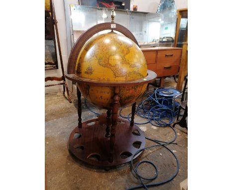 Globe form drinks cabinet 