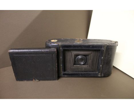 Late 19th/early 20th century J. Lizars Challenge folding camera with case