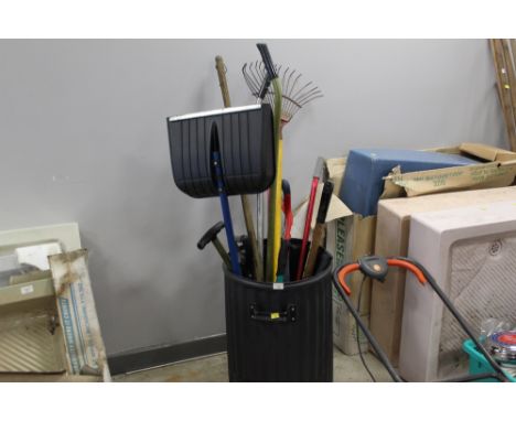 Garden tools - fork, rake etc