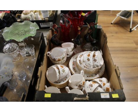 Box of Colclough part tea service, art glass cockerel ornaments and other glassware