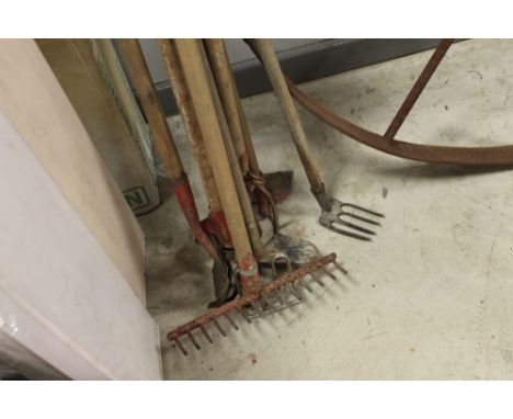 Bundle of garden tools
