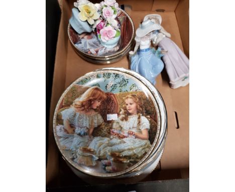 A BOX CONTAINING 2 NAO FIGURES SAS AND ASSORTMENT OF COLLECTORS PLATES ETC