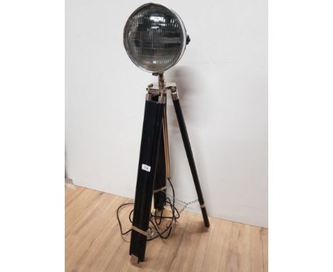 SPOTTING LAMP ON TRIPOD BASE