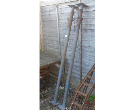 Pair of adjustable building props