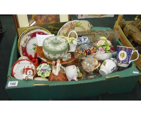Box of collectables to include Royal Doulton and Royal Worcester