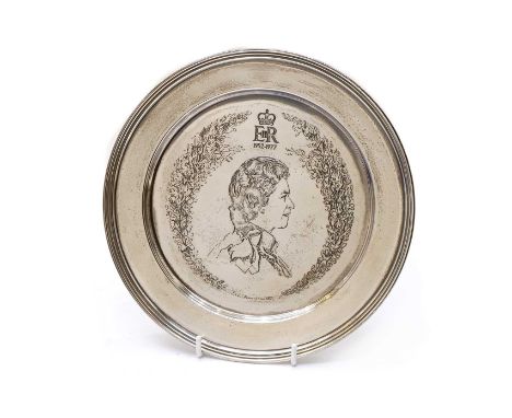 A 1977 Queen's jubilee silver dish, with facsimile Annigoni portrait, by Roberts and Dore Ltd, London 1977, no.140/2000, in b