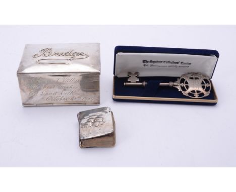 
	
		An Edwardian silver bridge box by Levi &amp; Salaman, Birmingham 1907, the cover embossed Bridge, the body engraved with