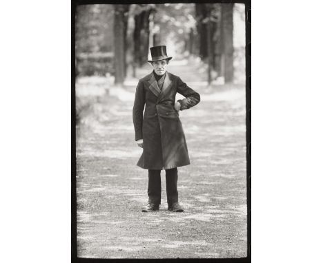 Heyden, Bernd -- Old pallbearer at Mahlsdorf cemetery, Berlin. 1973. Vintage gelatin silver print. 29 x 20 cm. Signed and dat