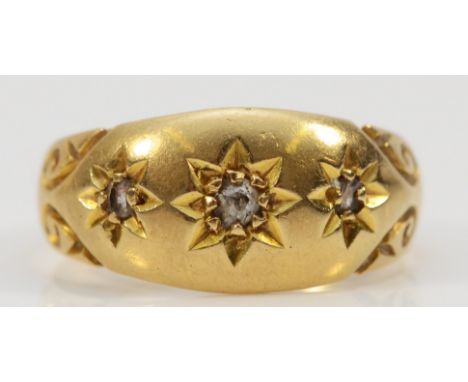 An 18ct gold old cut diamond star set three stone ring, Birmingham 1905, H, 2.7g