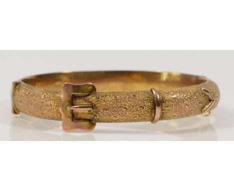 An Edwardian 9ct rose gold hinged buckle bangle, Birmingham 1909, with textured front, lacking safety chain, 58 x 54 x 9mm, 1