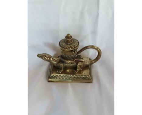 Decorative novelty brass Lizard inkwell, 11cm high 