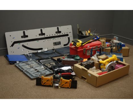 Trend 1001 combi postform jig, Parkside PBS 900 A1 belt sander, Parkside PWSA 12-LI A1 cordless angle grinder, DeWalt DW936 c