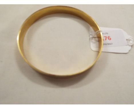 A large heavy unmarked gold bangle     Approx 35.6g