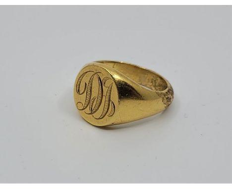 An 18ct. gold signet ring, (17.7g). Size: approx. UK R.