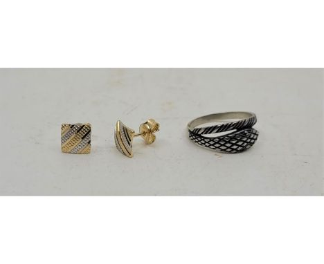 A pair of 18ct. bi-colour gold stud earrings, (2g), together with a white metal snake ring with marcasite set eyes (white met