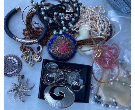 A collection of vintage costume jewellery to include silver and white metal blue stone ring and others&nbsp;