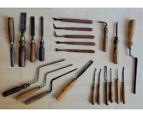 A collection of chisels and gouges, to include: firmer chisels, trowel shank paring chisels, carving chisels, gouges and othe
