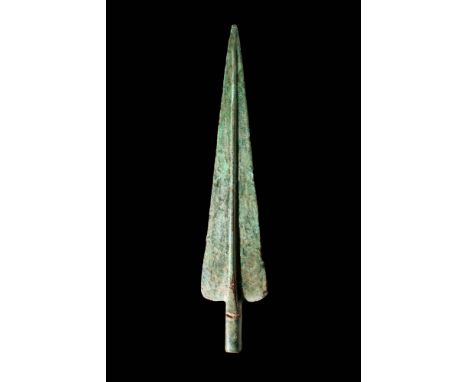 Ca. 800 BC.A double-edged spearhead, tapering to a point and widening at the base. A longitudinal mid-rib reinforces the blad