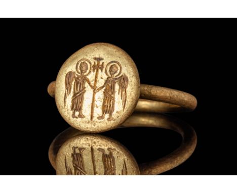 Ca. AD 600 .A superb 22.5 ct gold ring with a thick tubular band and a circular bezel. The bezel is incised with the full fig