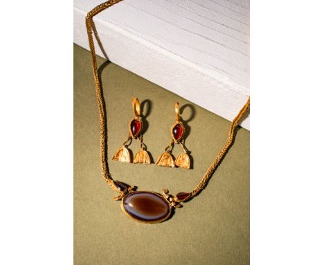 Ca. 200 BC - AD 100.A set of gold jewellery consisting of a necklace and a pair of earrings. The necklace is crafted with a g