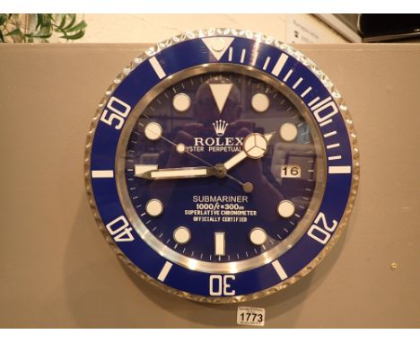 Dealers wall clock with sweeping second hand D: 34 cm