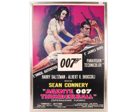 A James Bond 007 ' Thunderball ' ( starring Sean Connery ) vintage poster showcard. Italian notation, depicting a scene from 