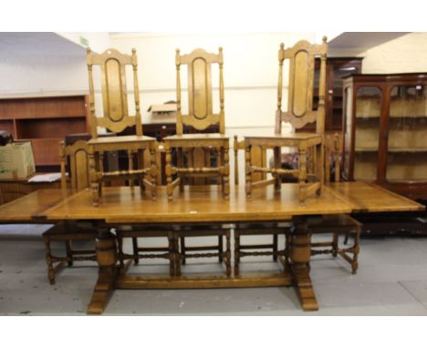 Good quality blonde oak refectory style draw-leaf dining table having three plank top, with two pull-out leaves on bulbous tu