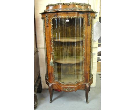 Late 19th early 20th Century French kingwood gilt brass mounted vitrine, having single serpentine glazed door, enclosing two 