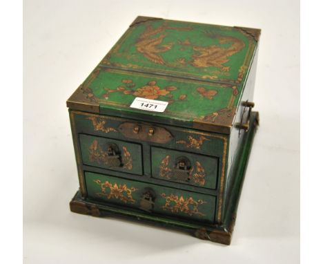 Late 20th Century Chinese green lacquered chinoiserie decorated dressing table box with integral mirror and jewel drawers, to