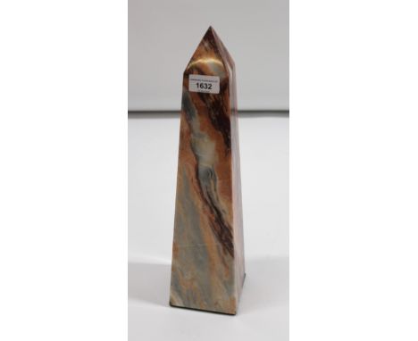 Large marble obelisk, 41cm high