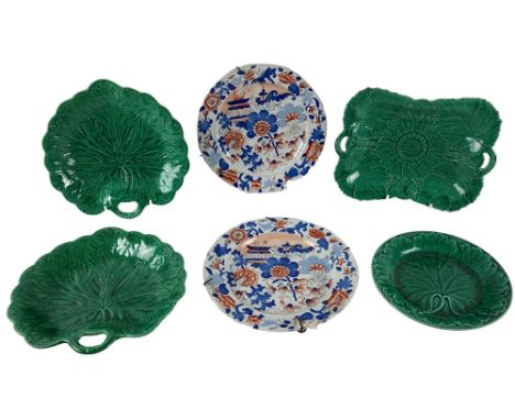 A late 19th Century - 11 piece Wedgwood green leaf moulded Dessert Service, comprising 8 - Plates 20cms (8"), 3 - Serving Dis