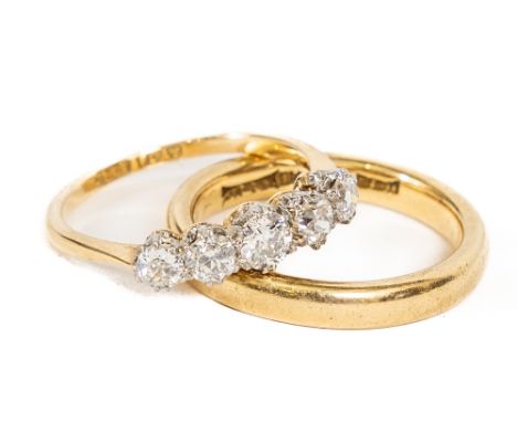 A Ladies 18ct gold five stone diamond&nbsp;Ring,&nbsp;with graduated round brilliant cut diamonds, approx. 9ct t.c.w., set in