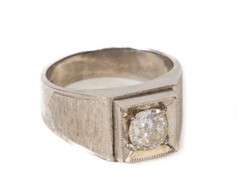 A Gentleman's&nbsp;18ct white gold square top Ring, with inset old cut cushion shaped diamond (approx. 1.2ct) size O/P, appro